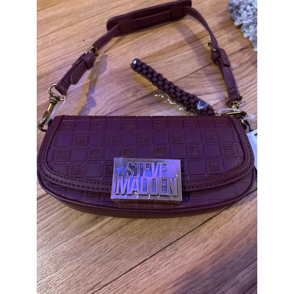 Steve Madden Borian Logo Baguette in Bloodstone, new with tags - Picture 2 of 6